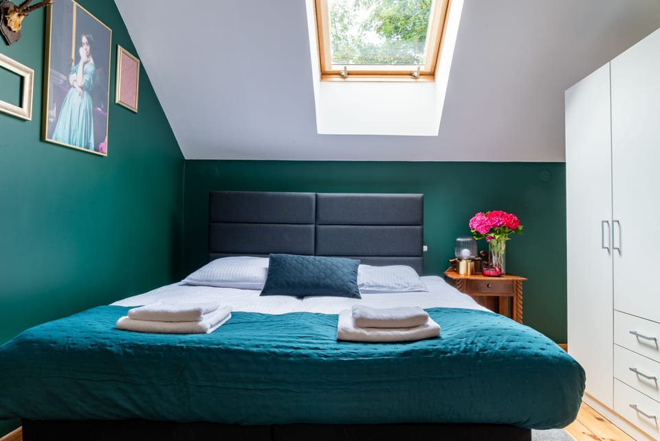 Standard Room | In-room safe, desk, iron/ironing board, free WiFi