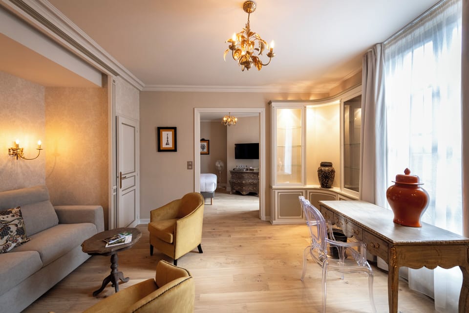 Basic Suite | In-room safe, individually furnished, desk, blackout drapes