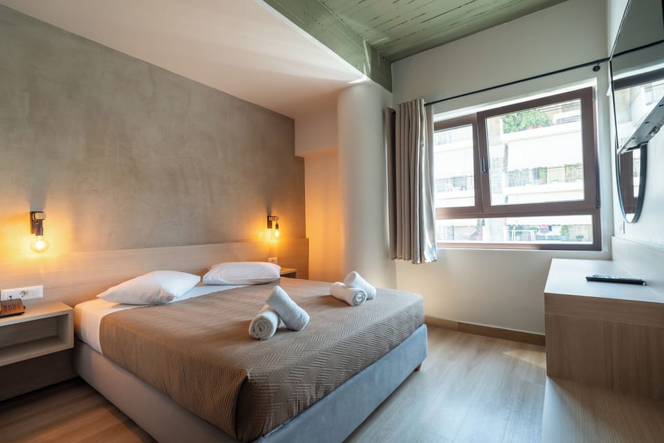 Comfort Double Room | In-room safe, laptop workspace, soundproofing, iron/ironing board