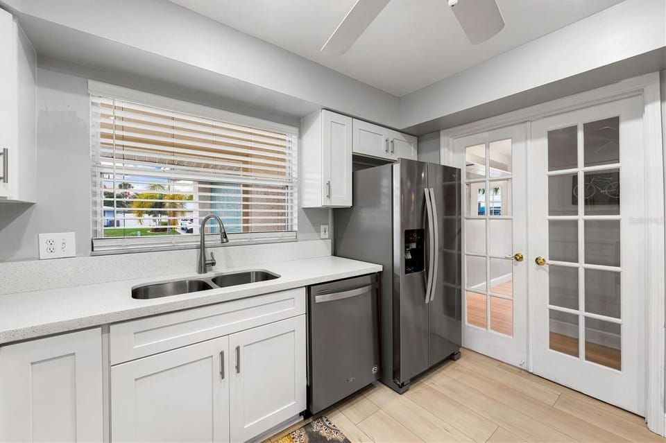 House, 4 Bedrooms | Private kitchen | Fridge, oven, coffee/tea maker, toaster