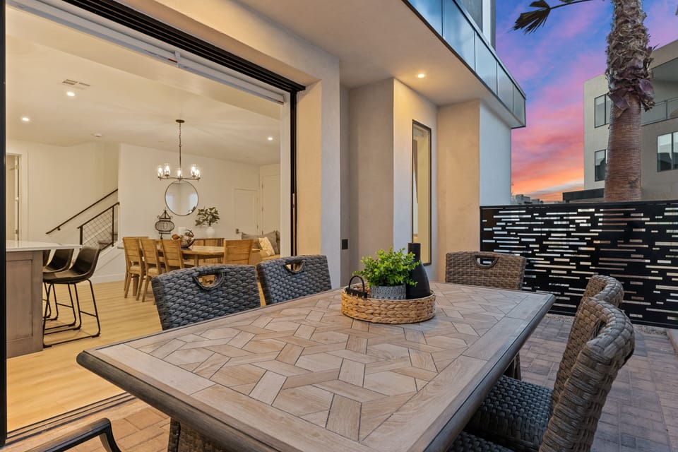 House, 5 Bedrooms | Dining