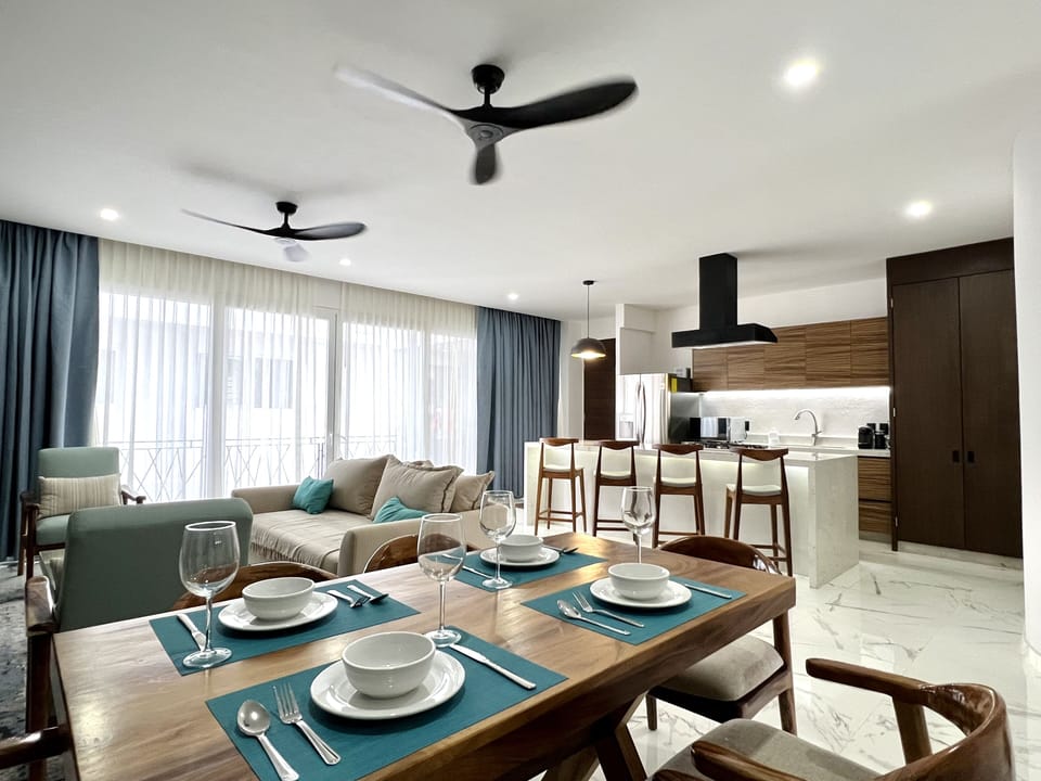 Dining room.