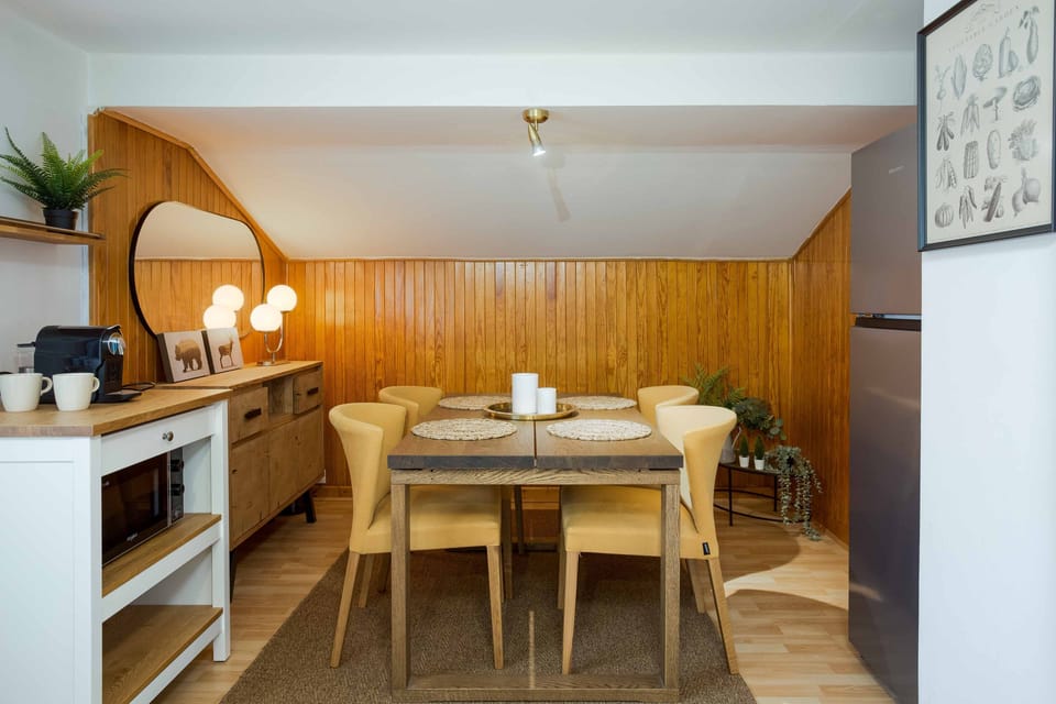 Dining kitchen