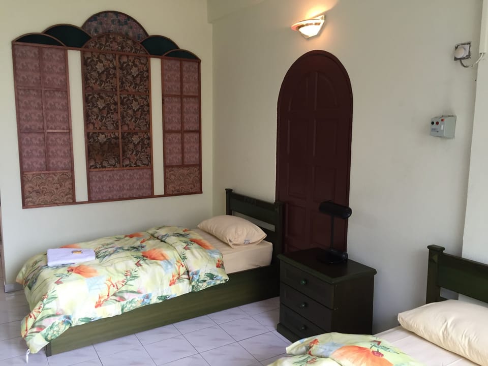 Junior Suite | Desk, laptop workspace, free WiFi, bed sheets