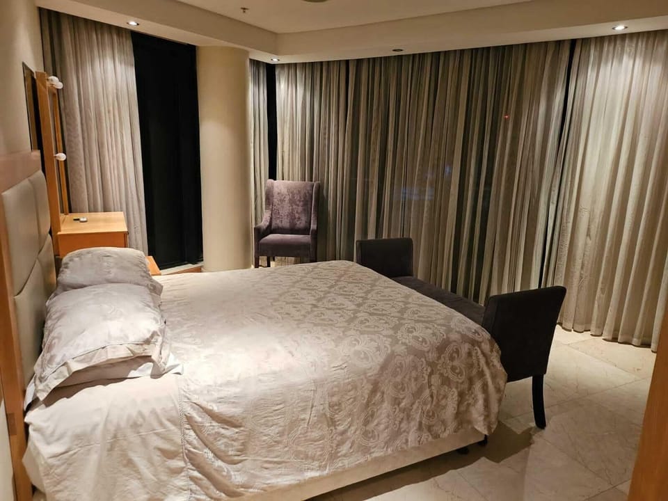 Iron/ironing board, WiFi (free)