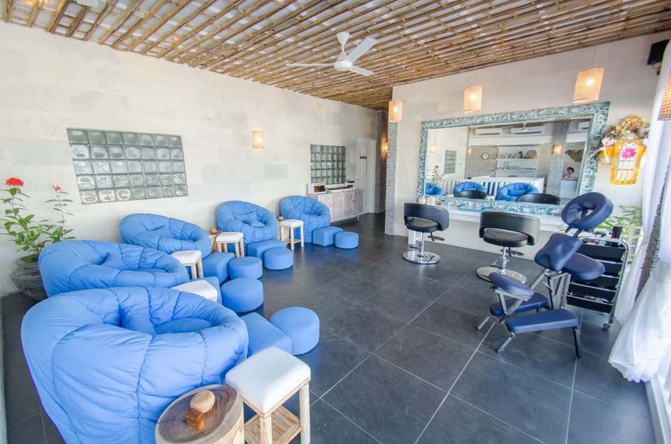 Couples treatment rooms, body treatments, deep-tissue massages
