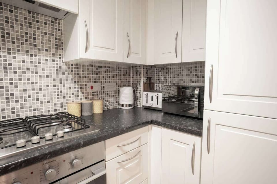 Kitchen: modern appliances take the stress out of cooking during your stay.