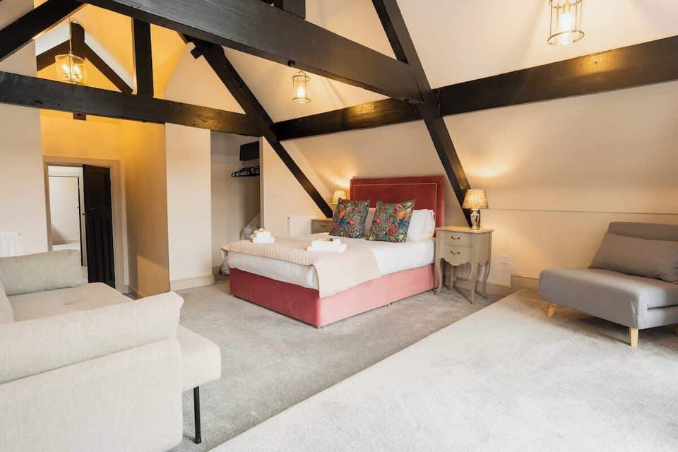 Drift away to a good nights sleep in this spacious bedroom that has a comfortable king size bed and also comfortable seating space or a double and single sofa bed to accommodate more guests.