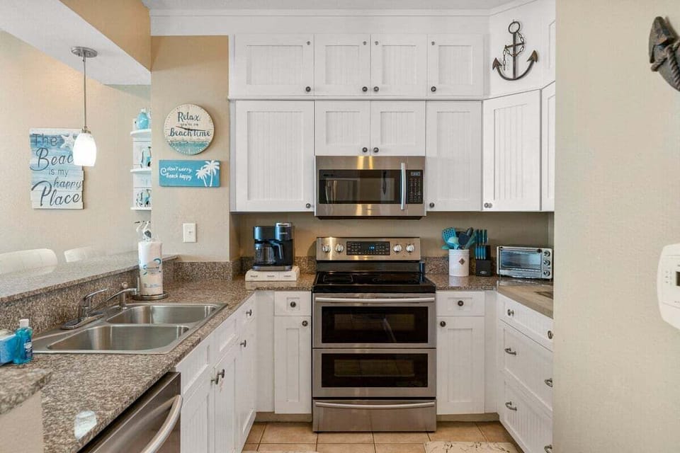 Fully applianced kitchen