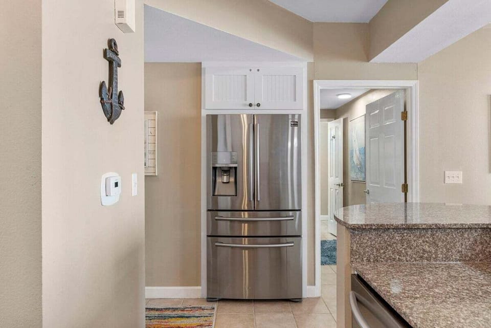 Fully applianced kitchen