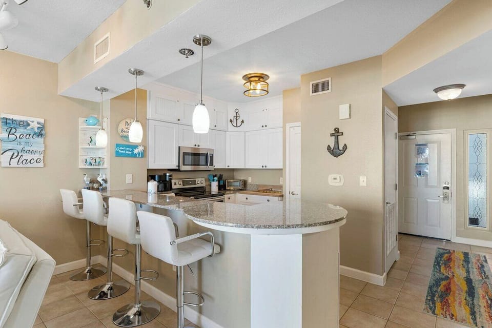 Kitchen breakfast bar