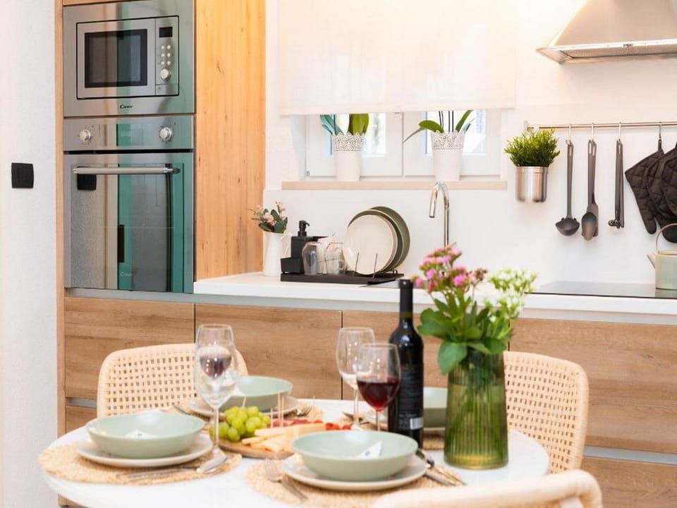 Villa (Two Bedroom Villa with Swimming pool) | Dining room