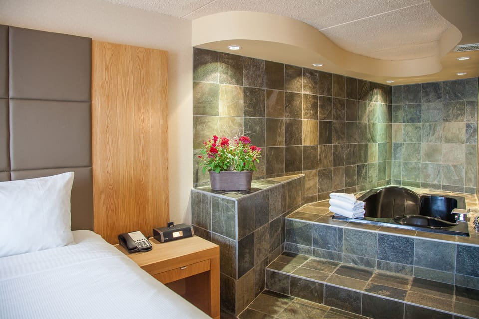 Presidential Suite, 1 Bedroom, Hot Tub | Premium bedding, pillowtop beds, in-room safe, desk
