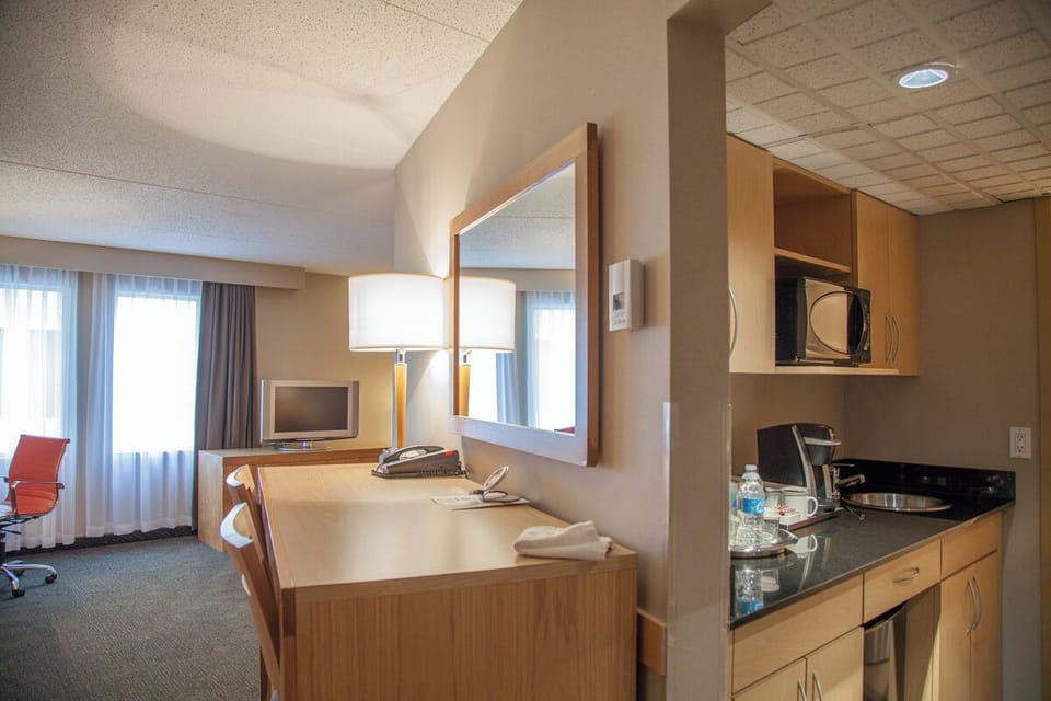 Premium Room, 1 King Bed with Sofa bed | Premium bedding, pillowtop beds, in-room safe, desk