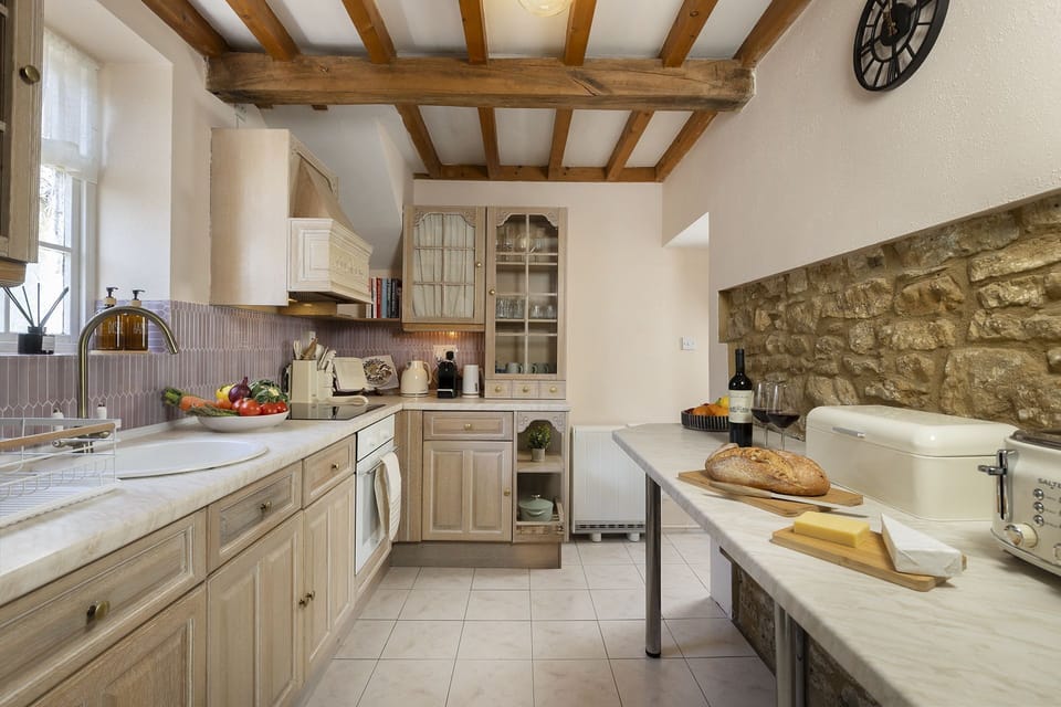 Orchard Cottage Kitchen - StayCotswold