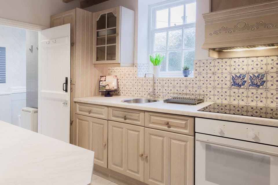 Orchard Cottage Kitchen - StayCotswold