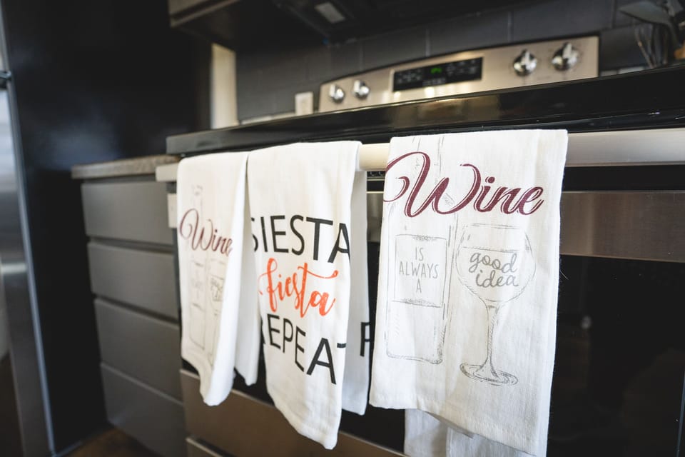 Private kitchen | Oven, stovetop, dishwasher, toaster