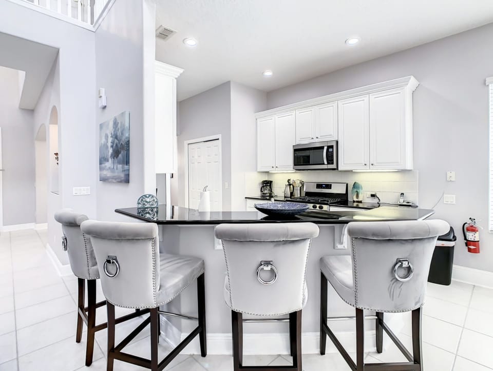 Additional seating at the kitchen breakfast bar