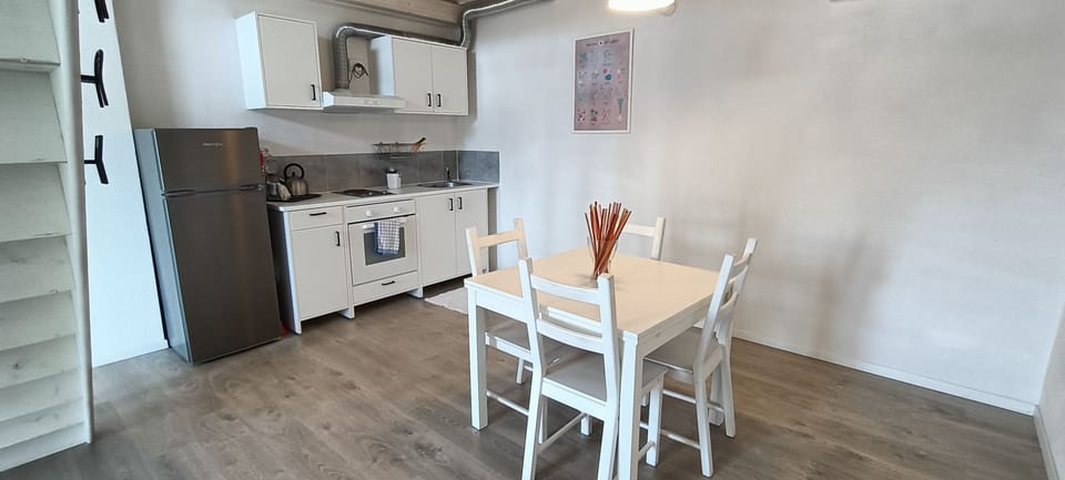 Traditional Duplex | Private kitchenette | Fridge, oven, stovetop, electric kettle