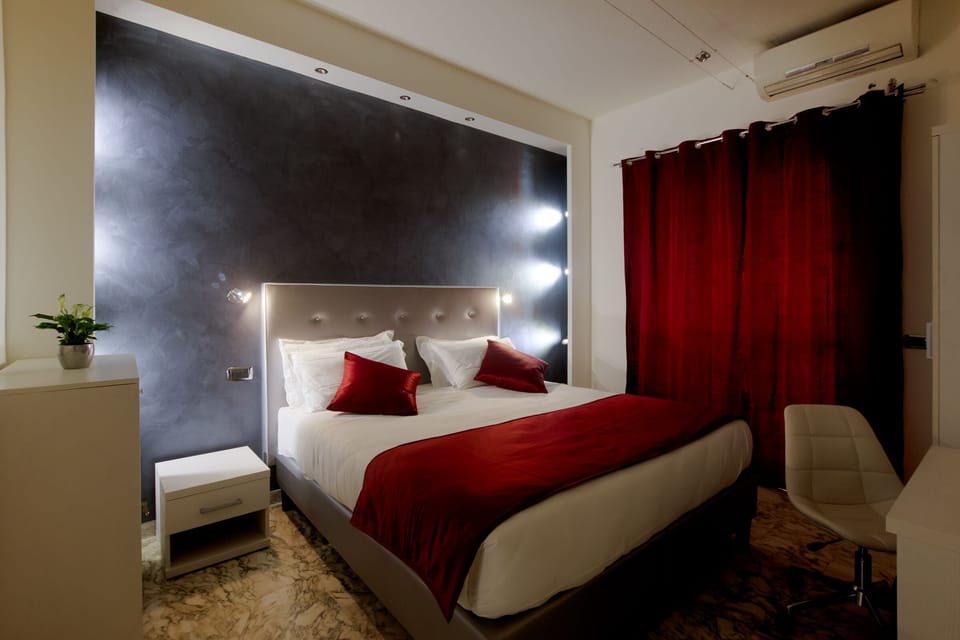 Comfort Room | 1 bedroom, in-room safe, desk, soundproofing