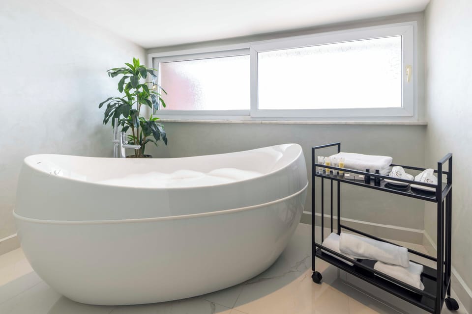 Penthouse | Jetted tub