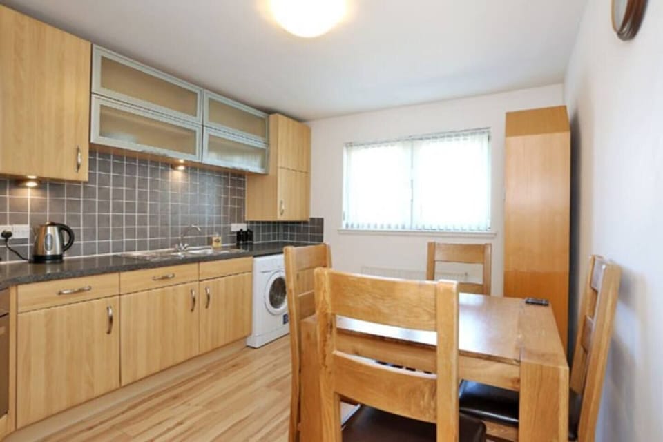 Kitchen / Dining 