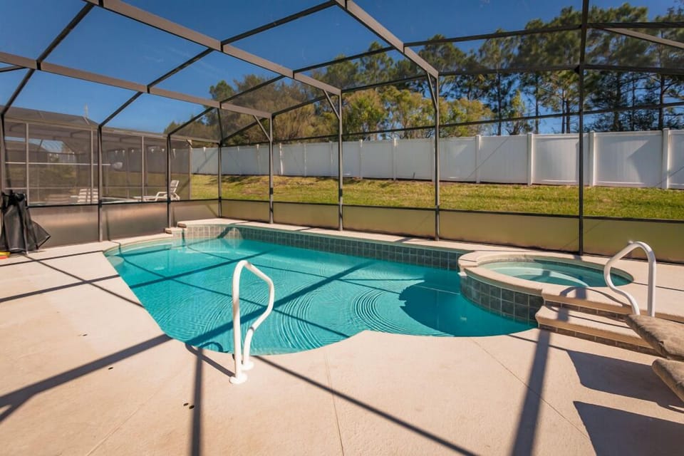 Beautiful 4 bed 3 bath villa located in Windsor Palms Resort