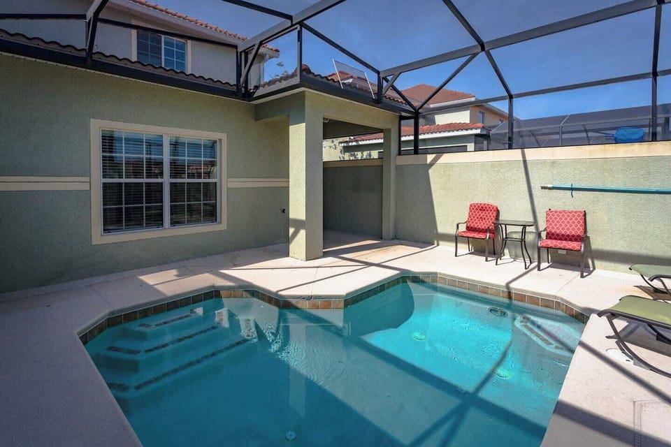 Beautiful 5 bed 4 bath townhome located in Paradise Palms Resort