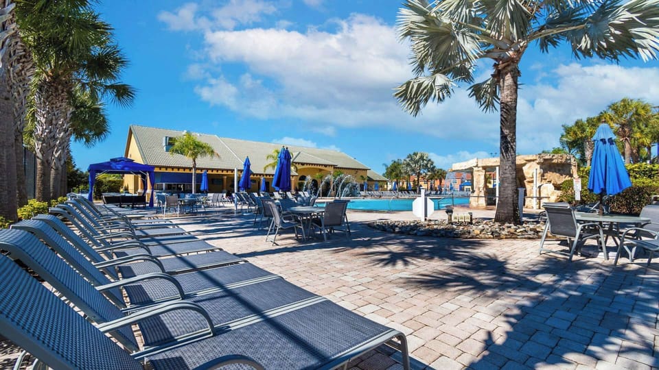Beautiful 5 bed 4 bath townhome located in Paradise Palms Resort