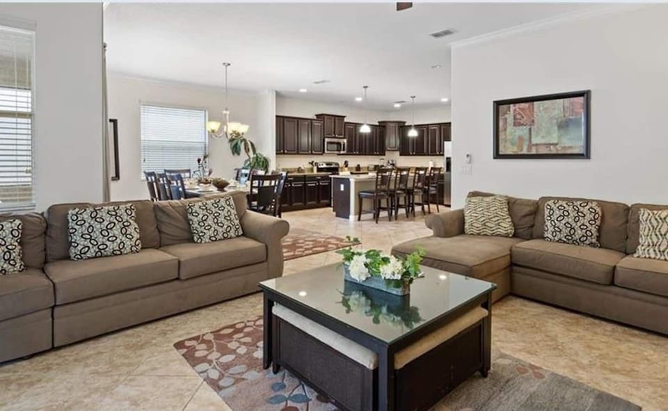 This villa has a total of 6 bedrooms.