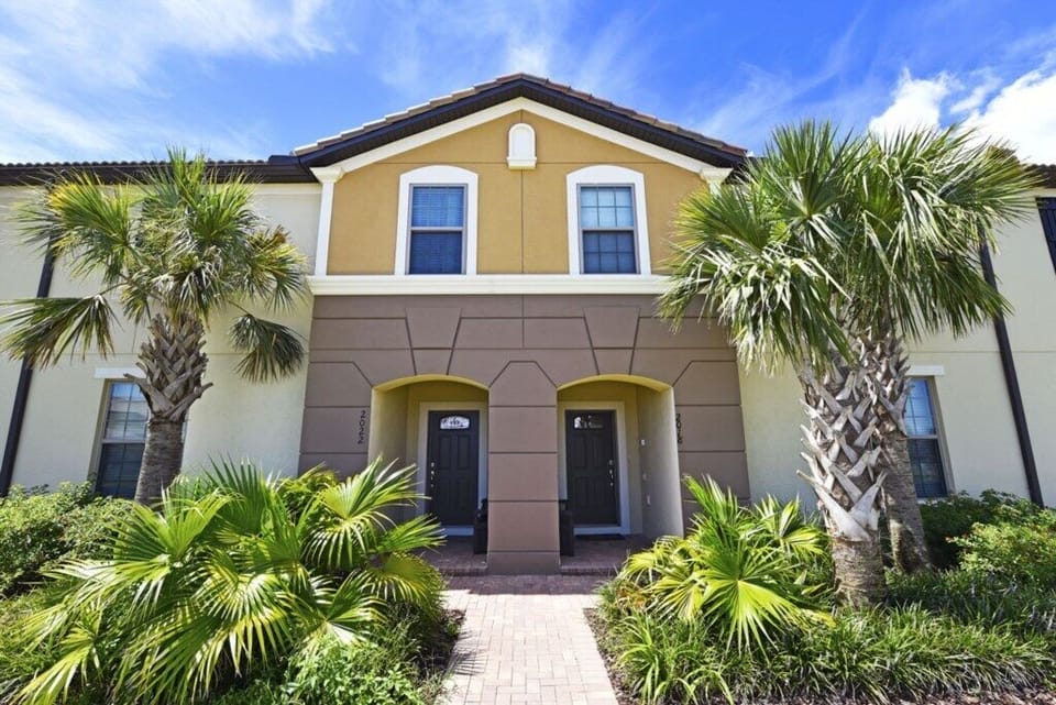 Beautiful 4 bed 3.5 bath townhome located in Windsor At Westside Resort