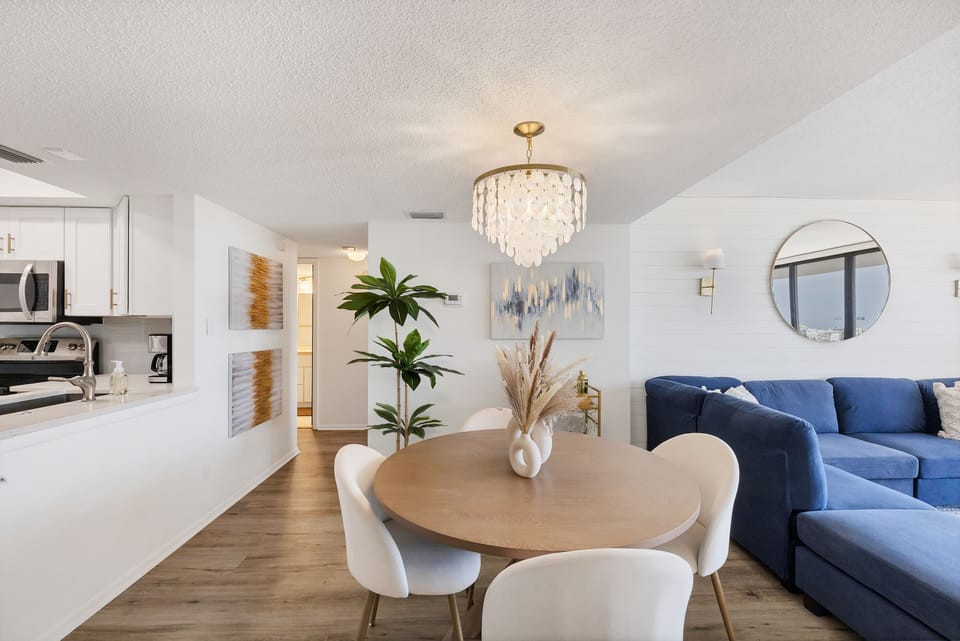Relaxation station: Our living room welcomes you with open arms!
