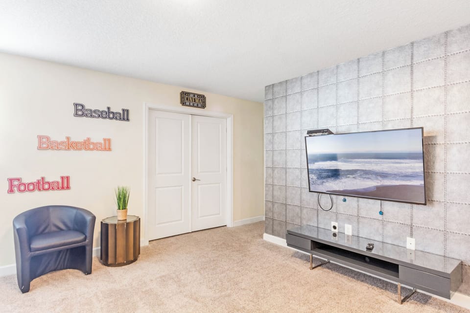 Relaxation station: Our living room welcomes you with open arms!