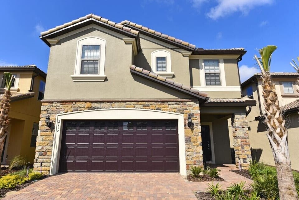 Beautiful 7 bed 5.5 bath villa located in Windsor At Westside Resort