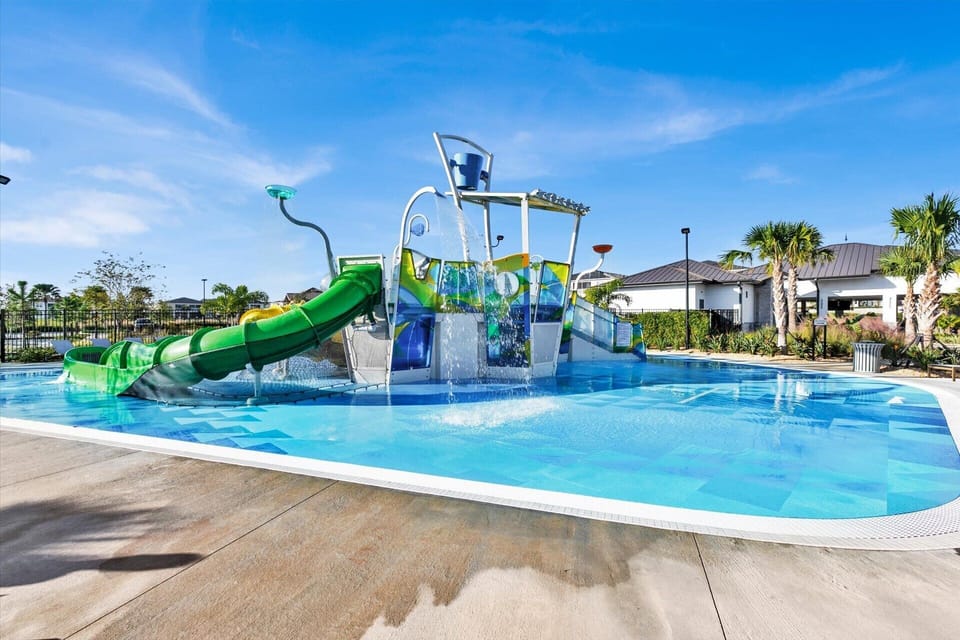 Beautiful 8 bed 5 bath villa located in Champions Gate Resort