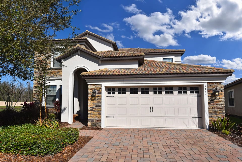 Beautiful 6 bed 6 bath villa located in Champions Gate Resort