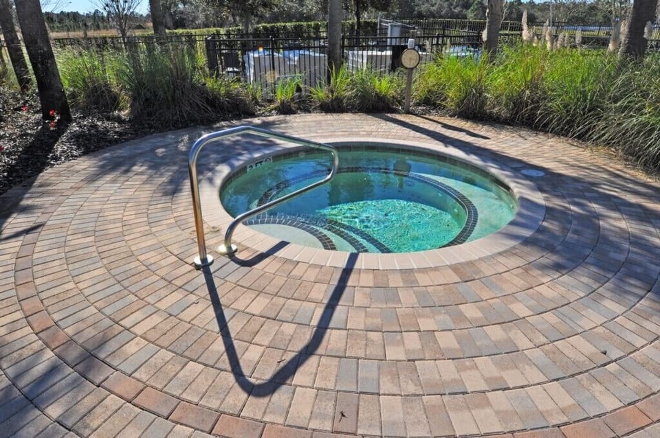 Beautiful 6 bed 4.5 bath villa located in Watersong