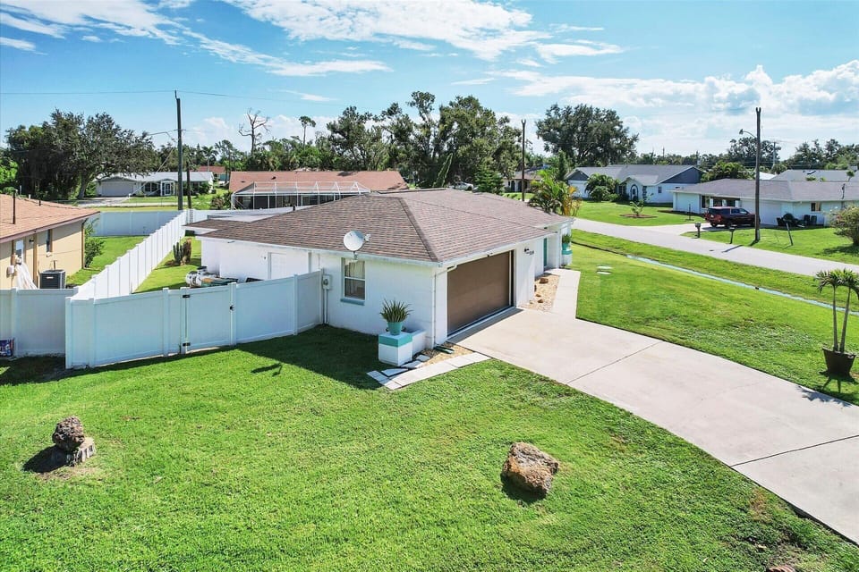 Beautiful 2 bed 2 bath villa located in Charlotte Harbor Area