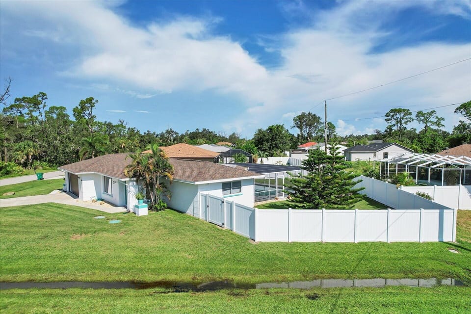 Beautiful 2 bed 2 bath villa located in Charlotte Harbor Area