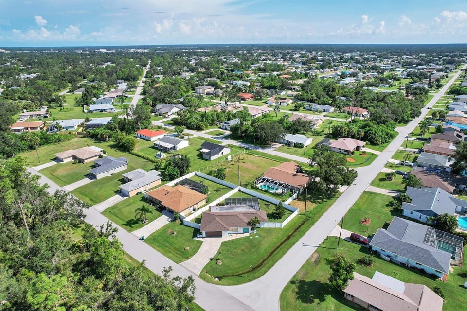 Beautiful 2 bed 2 bath villa located in Charlotte Harbor Area