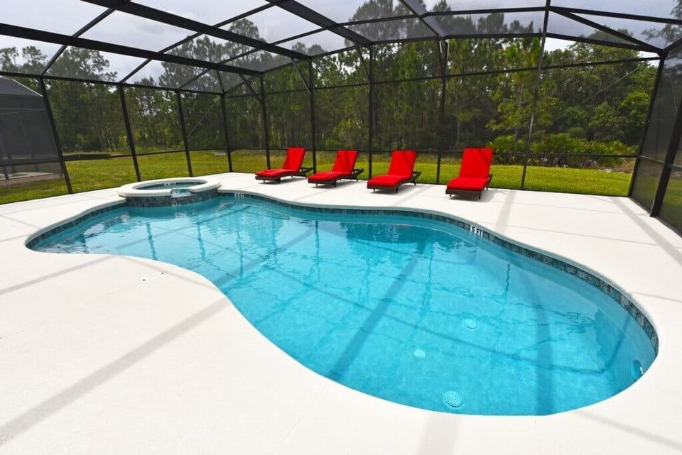 Beautiful 6 bed 5.5 bath villa located in Watersong