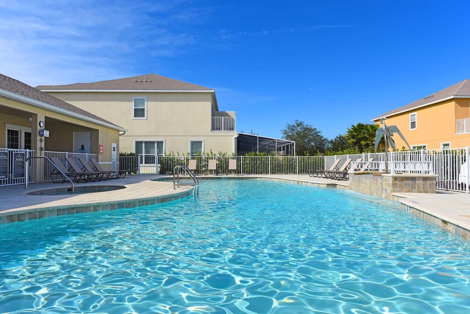 Beautiful 3 bed 3 bath villa located in Silver Creek
