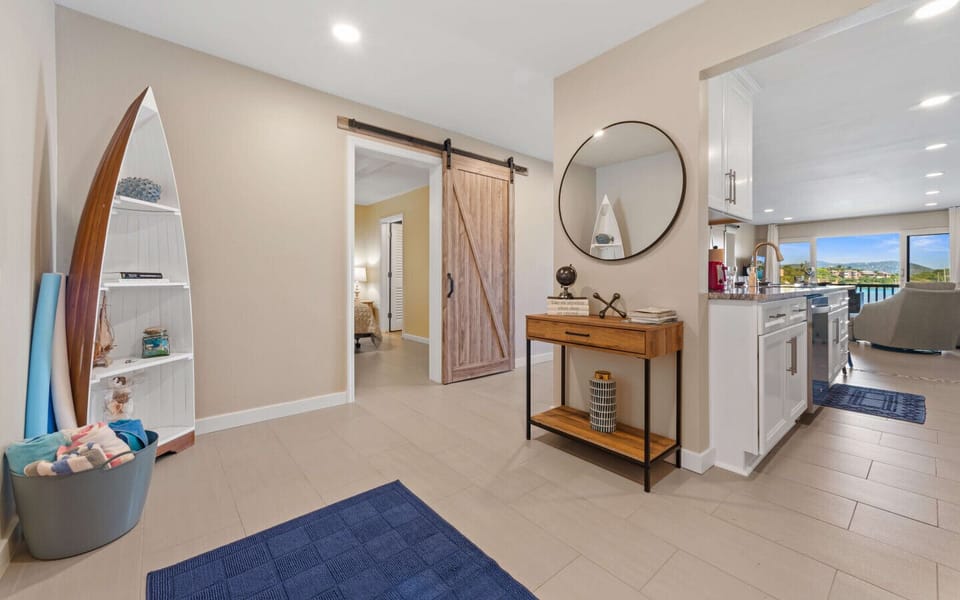 The entryway - welcome to 5 Windward!