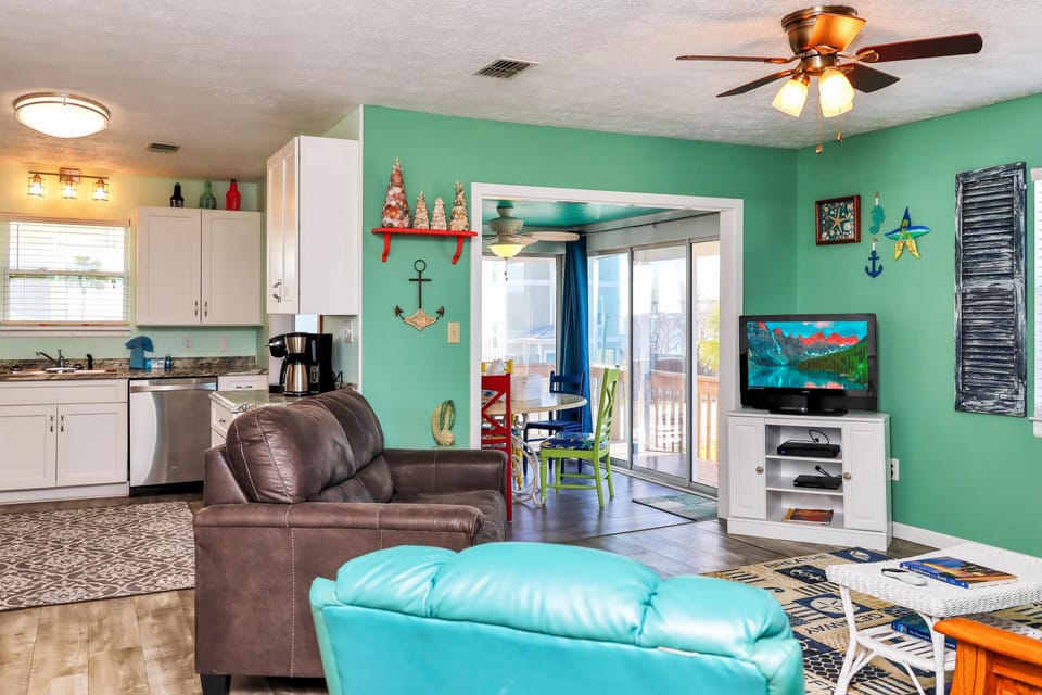 House, Multiple Beds (Sea Shell) | Living area