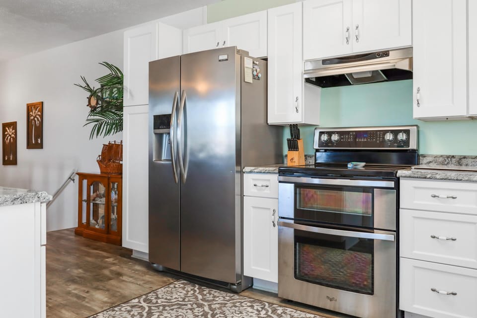 House, Multiple Beds (Sea Shell) | Private kitchen