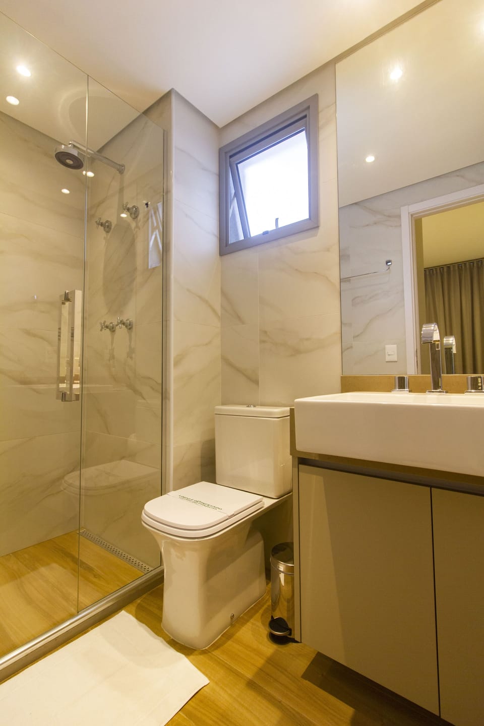 Apartment | Bathroom | Shower, hair dryer, towels