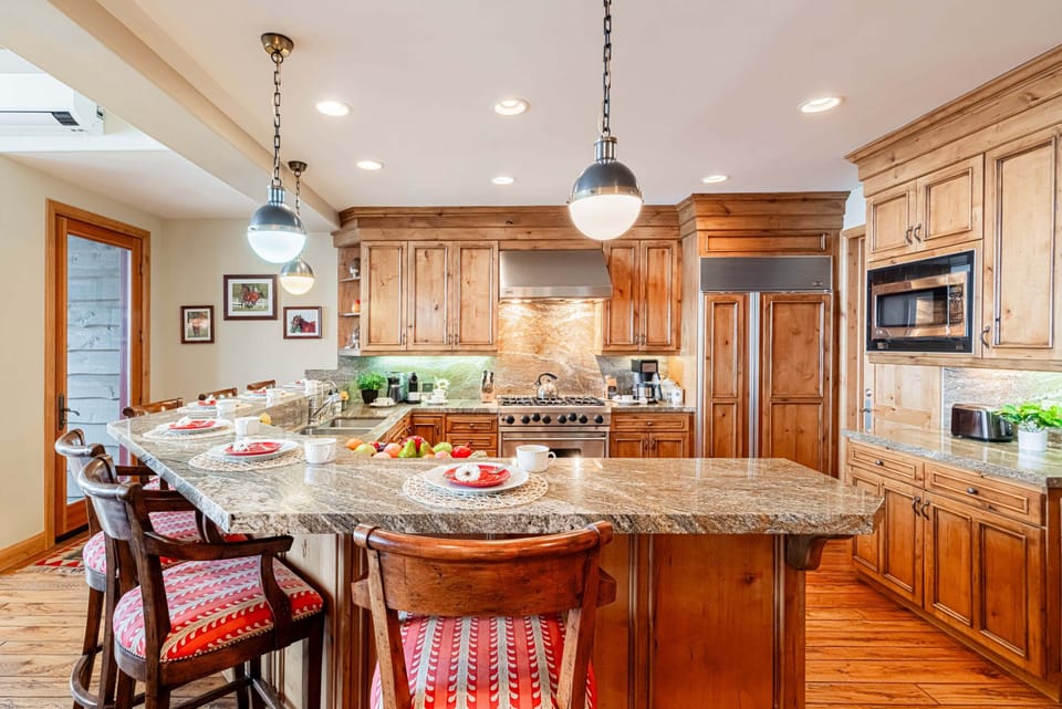 Fully equipped gourmet kitchen