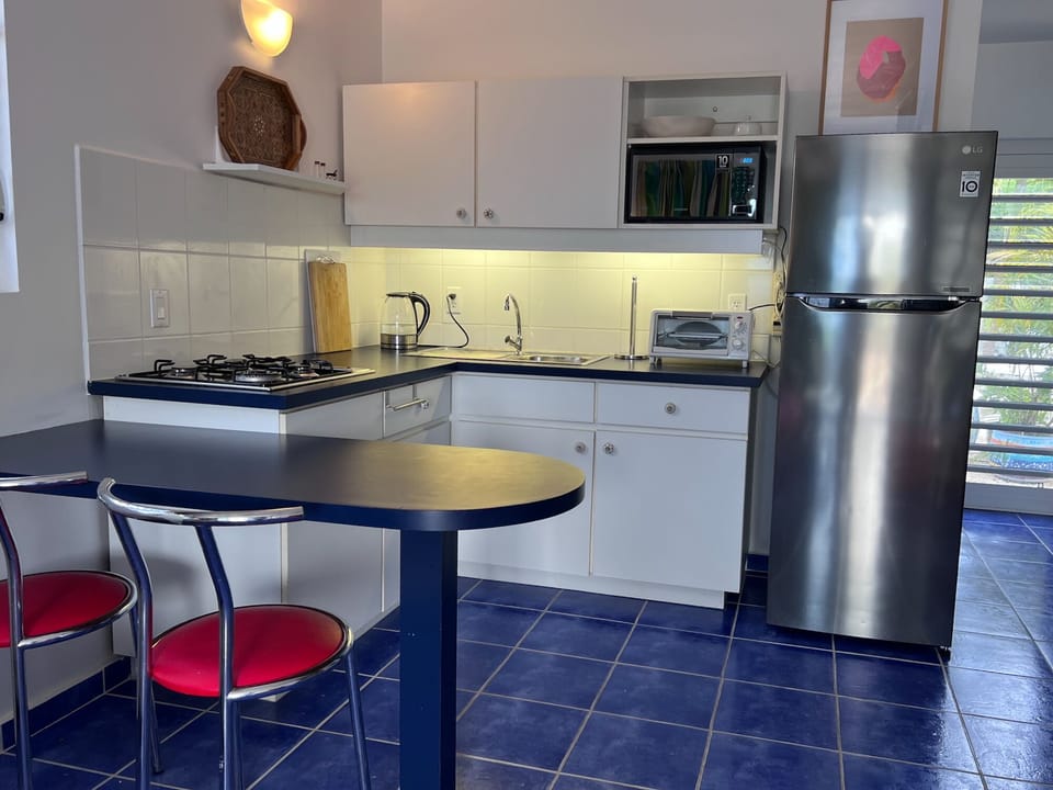 Kitchen with breakfast bar