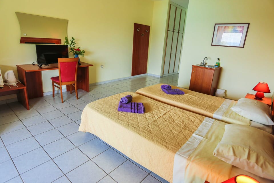 Minibar, in-room safe, individually decorated, individually furnished