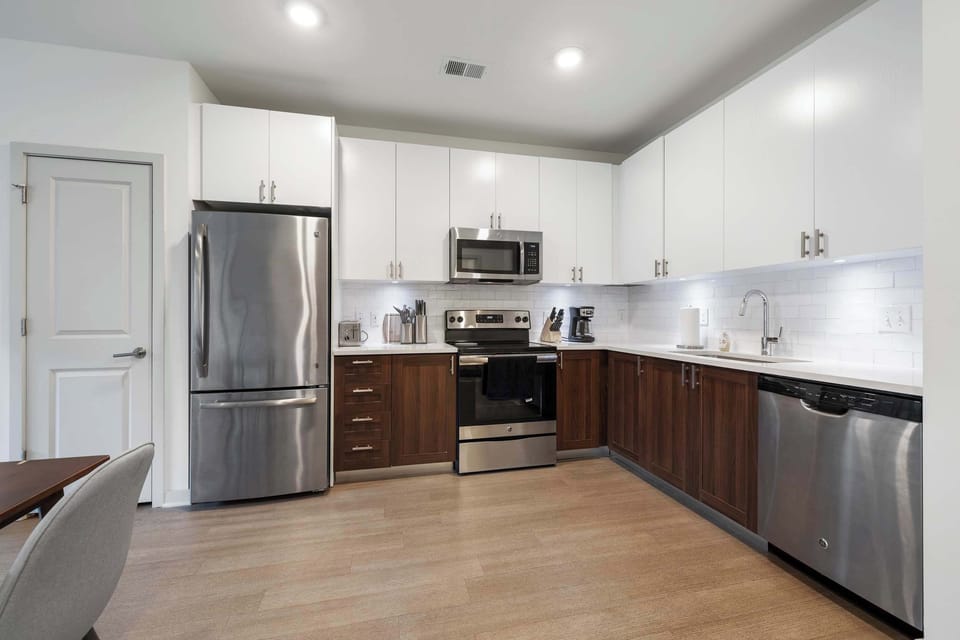 Apartment, 3 Bedrooms, Non Smoking | 2 Units | Private kitchen | Fridge, microwave, oven, stovetop